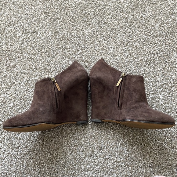 Authentic Dolce & Gabbana Brown Suede Booties EU40 - Picture 3 of 8